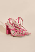 Carregar imagem no visualizador da galeria, NILE-5 Thong Strappy Heels
