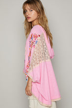 Carregar imagem no visualizador da galeria, POL V-Neck Floral Print Peace Patch Lace Hooded Top
