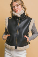 Carregar imagem no visualizador da galeria, Love Tree Sherpa Zip Up Vest with Pockets
