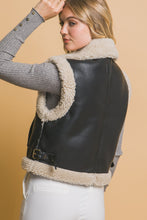 Carregar imagem no visualizador da galeria, Love Tree Sherpa Zip Up Vest with Pockets
