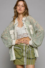 Cargar imagen en el visor de la galería, POL Floral Fabric Contrast Button Down Oversized Shirt
