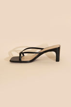 Carica l&#39;immagine nel visualizzatore di Gallery, GADGET-S Thong Mule Heels
