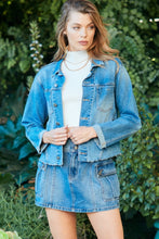 Load image into Gallery viewer, Veveret Button Down Raw Hem Blue Denim Jean Jacket
