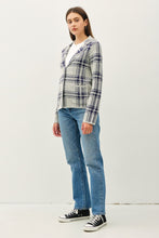 Cargar imagen en el visor de la galería, Be Cool Plaid Patch Pocket Soft Woven Jacket
