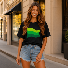 Carregar imagem no visualizador da galeria, In A World Full Of Red flags Be A Green Flag Organic T-Shirt
