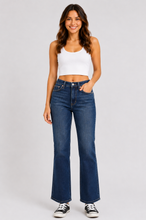 Carregar imagem no visualizador da galeria, Judy Blue Tummy Control Washed Blue Denim Straight Leg Denim Jeans
