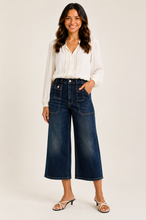 Carica l'immagine nel visualizzatore di Gallery, Judy Blue High Waist Wide Crop Utility Jeans with Patch Pocket

