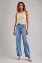 Carregar imagem no visualizador da galeria, RISEN Relaxed Fit Drawstring Waist Jeans
