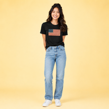 Carregar imagem no visualizador da galeria, American Flag Organic Cotton  T Shirt
