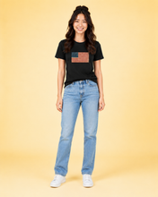 Carregar imagem no visualizador da galeria, American Flag Organic Cotton  T Shirt
