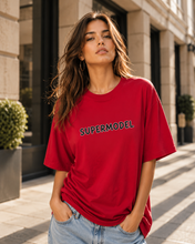 Carica l'immagine nel visualizzatore di Gallery, It Girl SUPERMODEL T-Shirt
