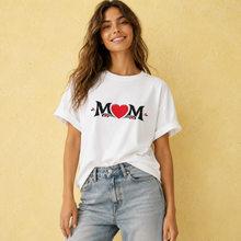 Carica l'immagine nel visualizzatore di Gallery, Classic MOM Heart T-Shirt
