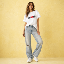 Carica l'immagine nel visualizzatore di Gallery, Classic MOM Heart T-Shirt
