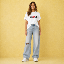Carica l'immagine nel visualizzatore di Gallery, Classic MOM Heart T-Shirt
