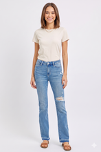 Carregar imagem no visualizador da galeria, Judy Blue Mid Rise Destroyed Hem Distressed Blue Denim Jeans
