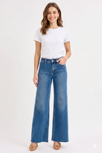 Carregar imagem no visualizador da galeria, RISEN High-Waisted Wide Leg Jeans

