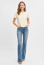 Carregar imagem no visualizador da galeria, RISEN Distressed Detail Bootcut Jeans
