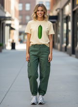 Cargar imagen en el visor de la galería, Cucumber Vegetable Minimalist Statement T-Shirt
