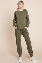 Cargar imagen en el visor de la galería, Super Lady Olive Green Top and Pants Lounge Set
