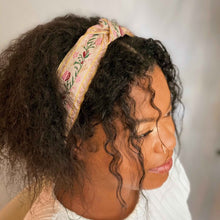Carregar imagem no visualizador da galeria, Ellison and Young French Floral Embroidered Headband
