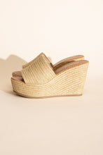 Load image into Gallery viewer, Fortune Dynamic Bounty Woven Raffia Platform Wedges
