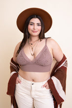 Load image into Gallery viewer, Leto Plus Size Waistband Loop Lace Brami
