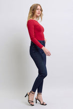 Carregar imagem no visualizador da galeria, Judy Blue Heart Shaped Pockets Blue Denim Skinny Jeans
