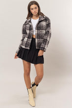 Cargar imagen en el visor de la galería, HYFVE Plaid Boucle Jacket
