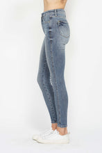 Загрузить изображение в средство просмотра галереи, Judy Blue Tummy Control Contrast Blue Wash Denim Skinny Jeans
