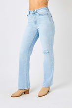 Cargar imagen en el visor de la galería, Judy Blue High Waisted Distressed Straight Leg Blue Denim Jeans
