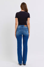 Cargar imagen en el visor de la galería, Judy Blue Mid Rise Blue Wash Denim Bootcut Jeans
