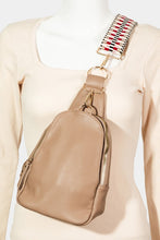 Cargar imagen en el visor de la galería, Fame Single Strap Vegan Leather Sling Bag
