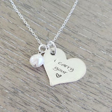 Ladda upp bild till gallerivisning, Personalized I Carry Your Heart Necklace
