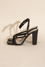 Carregar imagem no visualizador da galeria, NILE-5 Thong Strappy Heels
