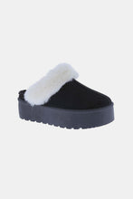 Ladda upp bild till gallerivisning, Weeboo Black Thick Bottom Fur Trim Snow Slip Ons
