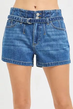 Carregar imagem no visualizador da galeria, RISEN Slouchy Denim Shorts with Belt
