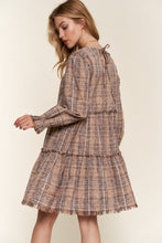 Carregar imagem no visualizador da galeria, And The Why Washed Plaid Frayed Tiered Dress
