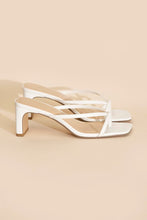 Carica l&#39;immagine nel visualizzatore di Gallery, GADGET-S Thong Mule Heels
