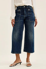 Cargar imagen en el visor de la galería, Judy Blue High Waist Wide Crop Utility Jeans with Patch Pocket
