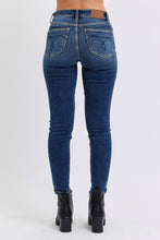 Cargar imagen en el visor de la galería, Judy Blue Mid Rise Blue Denim Skinny Jeans
