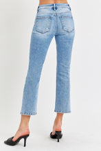 Cargar imagen en el visor de la galería, RISEN Low Rise Crop Blue Wash Denim Straight Leg Jeans
