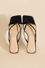 Carregar imagem no visualizador da galeria, GADGET-S Thong Mule Heels
