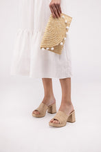 Carica l&#39;immagine nel visualizzatore di Gallery, Fortune Dynamic Natural Tone Raffia Heeled Mule Sandals
