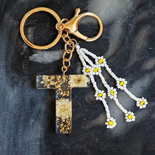 Cargar imagen en el visor de la galería, Baby Daisy Initial Key Chain
