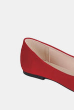 Cargar imagen en el visor de la galería, Forever Link Red Classic Pointy Toe Slip On Flat Loafers
