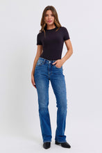 Cargar imagen en el visor de la galería, Judy Blue Mid Rise Blue Wash Denim Bootcut Jeans
