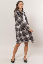 Carregar imagem no visualizador da galeria, HYFVE Plaid Button Down Longline Shacket
