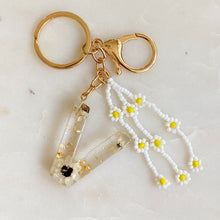 Cargar imagen en el visor de la galería, Baby Daisy Initial Key Chain
