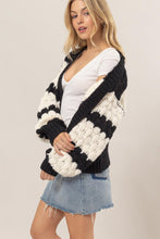 Cargar imagen en el visor de la galería, HYFVE Scallop Striped Open Front Long Sleeve Sweater Cardigan
