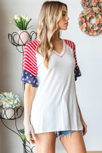 Cargar imagen en el visor de la galería, Heimish USA Theme Flounce Sleeve Contrast Top
